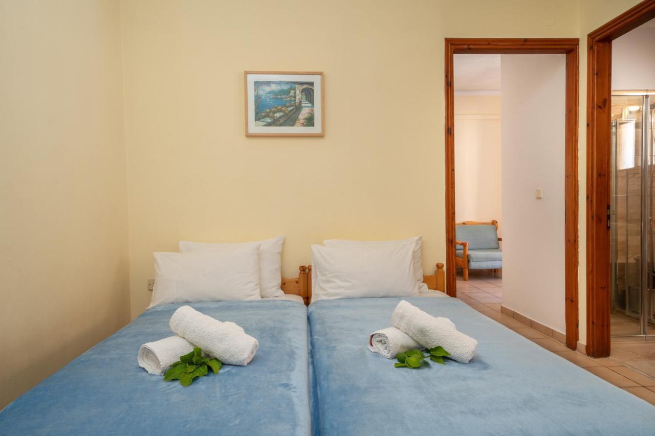 Alexatos Studios & Apartments Agia Efimia Exterior photo