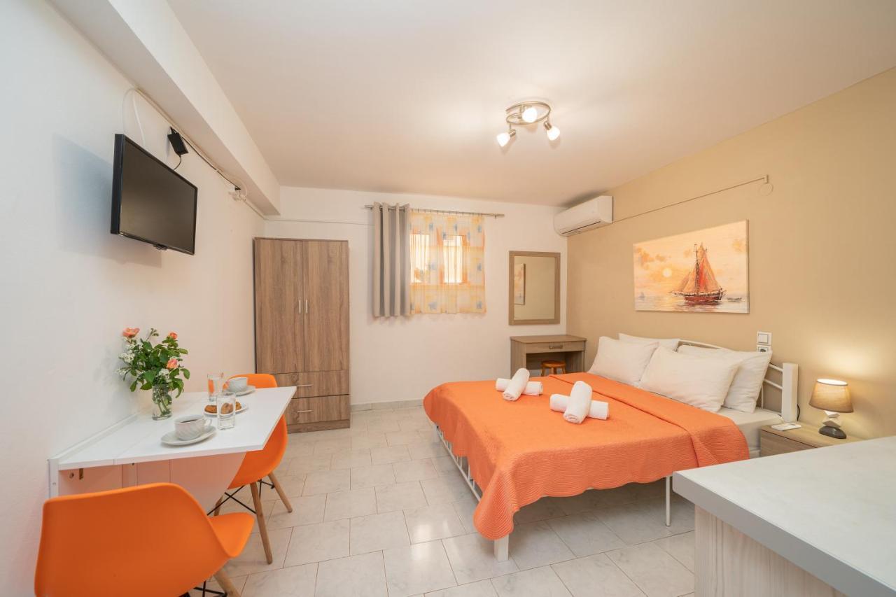 Alexatos Studios & Apartments Agia Efimia Exterior photo